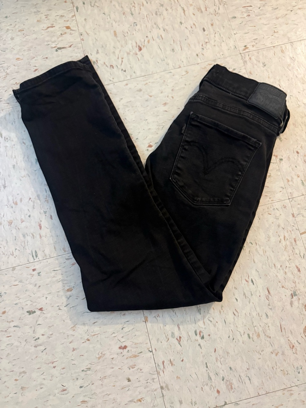 Levi's Women's Soft Black Classic Straight Leg Jeans - High Rise Fit W29 L28